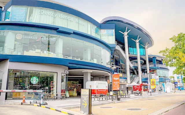 หน้าห้าง Happy Avenue Donmuang จุดสังเกตสำหรับมาที่ THE VIVE CLINIC