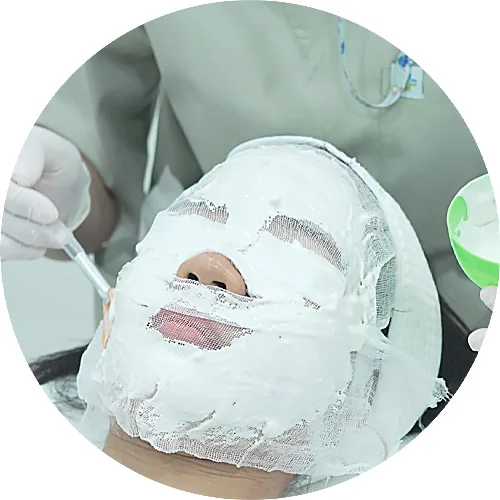 ภาพประกอบขั้นตอนมาส์กลดความมันในโปรแกรม Acne Clear